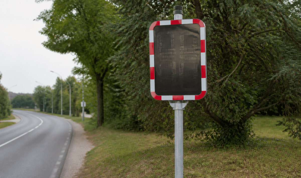 Panneau indicateur affichant population chiffre ville Chartres